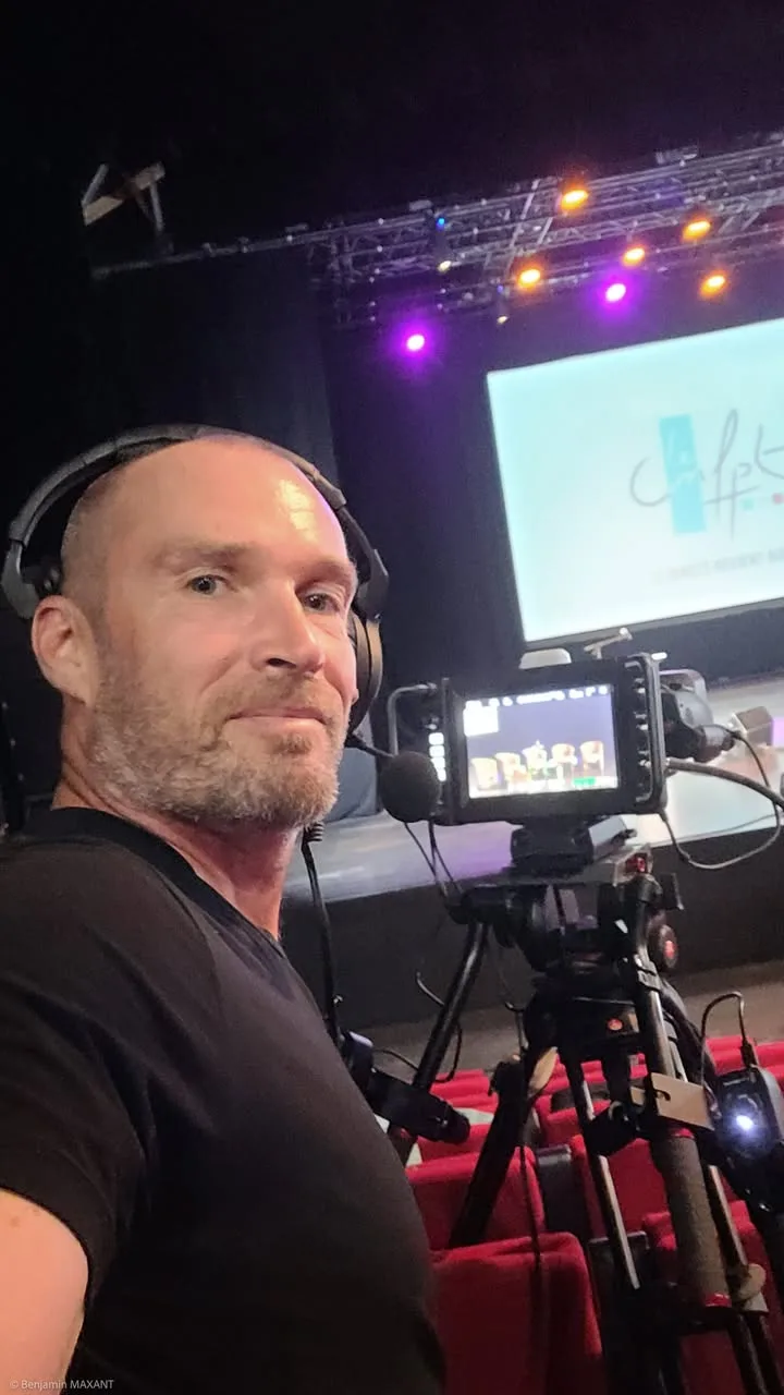 Poste caméra et régie vidéo pendant la diffusion en direct du colloque CNFPT