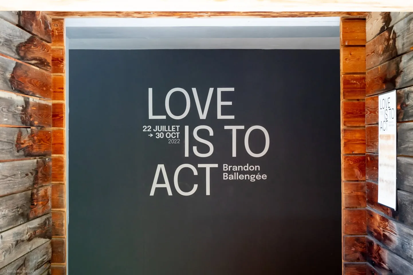 Affiche de l'exposition Love Is To Act de Brandon Ballengée au CAIRN Centre d'art de Digne-les-Bains